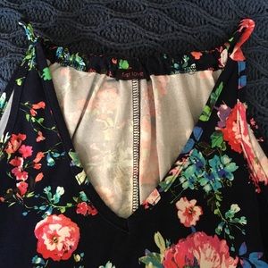 First Love Tops - First Love Floral Blouse 2x First Love Tops - First Love Floral Blouse 2x